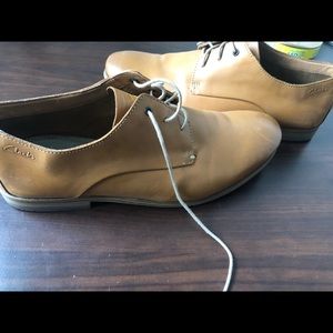 Clarks Tan Oxford - Soft Cushion
